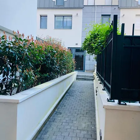 Avec Terrasse, Arena Paris Sud 7 Km Apartment *